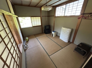 1980s wood house, 19-min walk to station, Shimane
