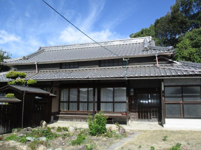 1900s wood house on a large plot in Okayama