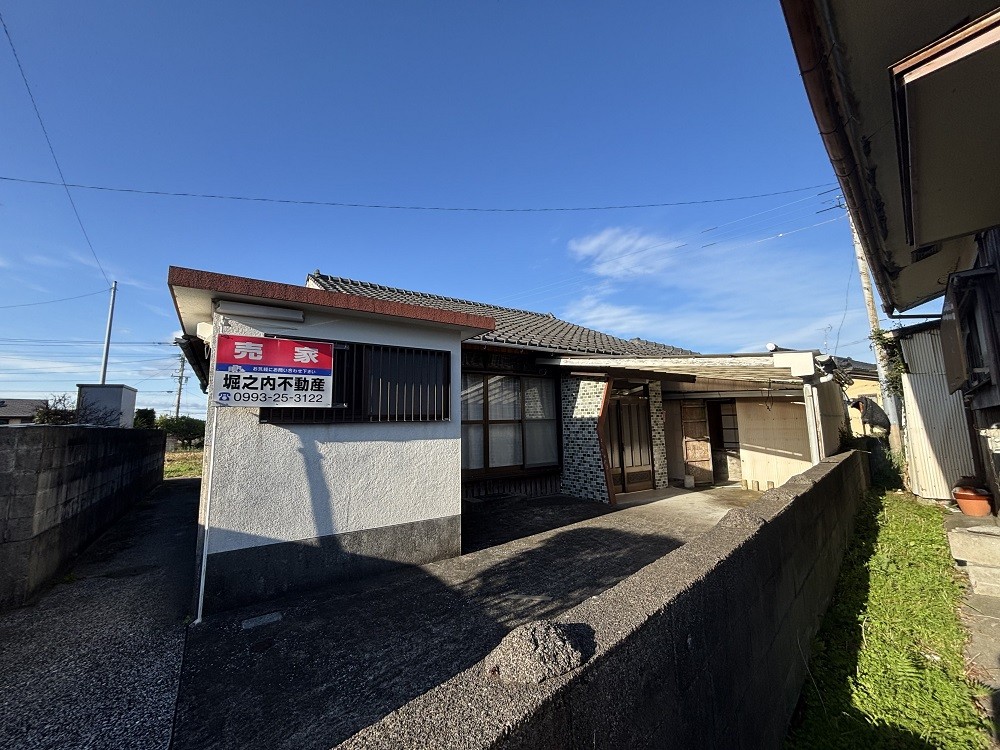 1950s wood house near the coast in Junicho, Ibusuki