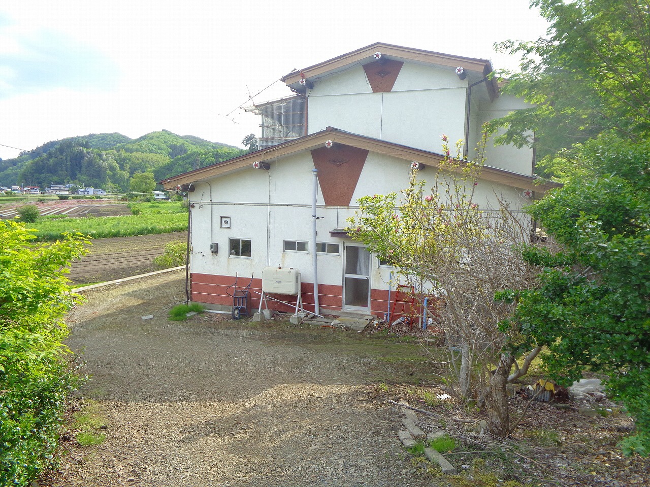 1970s wood house on a large plot in Iwate