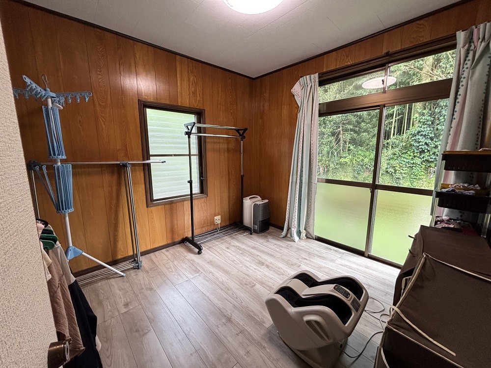 1990s wood house near the coast in Yamakawanarukawa, Ibusuki