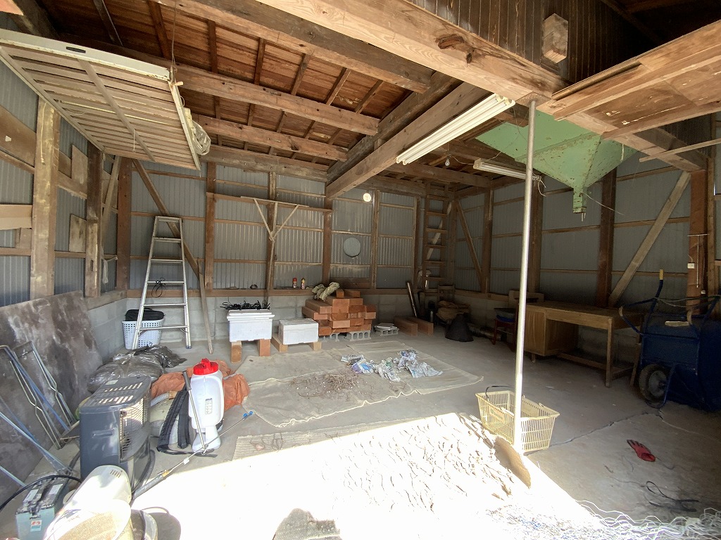 1970s wood house on a large plot in Yamaguchi