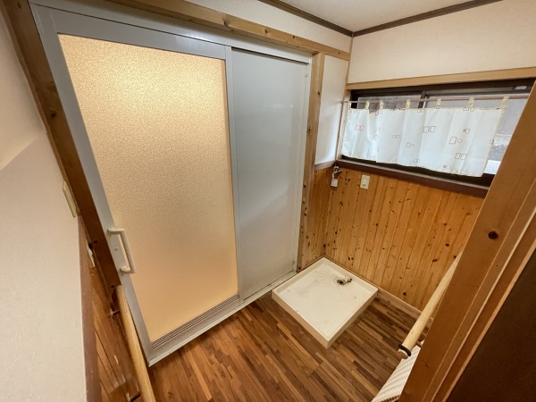 1930s wood house on a large plot in Tottori