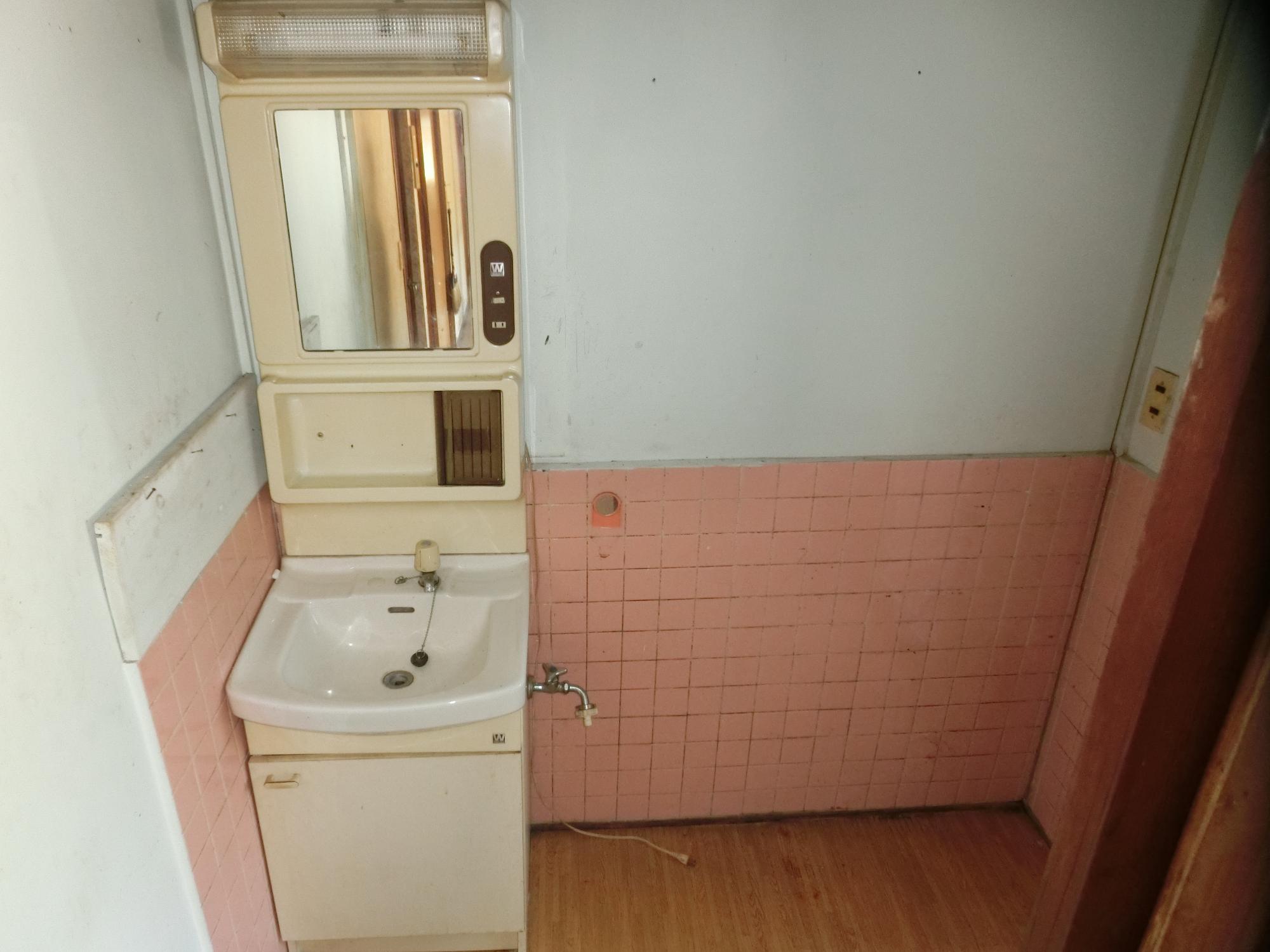 1970s wood house on a large plot in Fukuoka