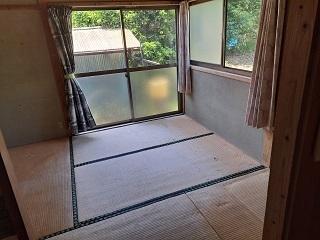 1970s house on a large plot in Sueyoshi, Soo