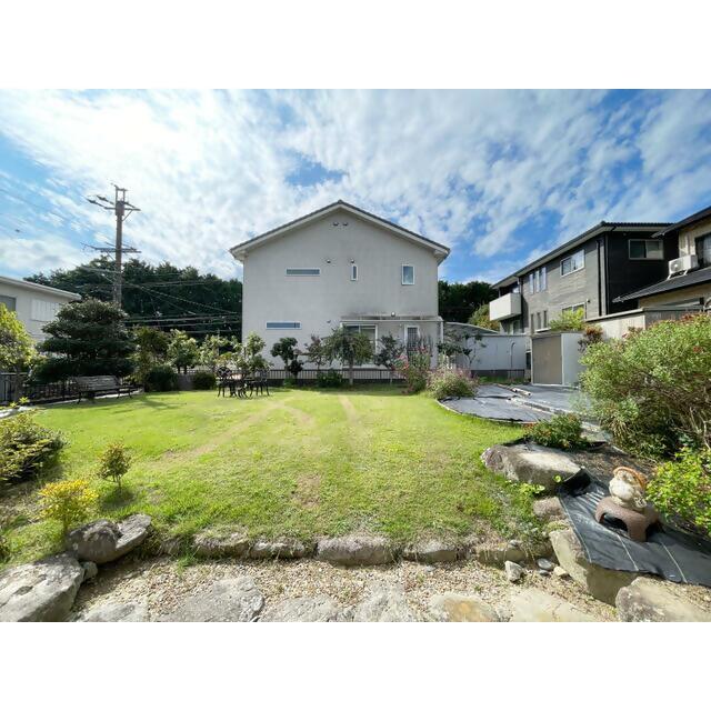 1970s wood house, 14-min walk to station, Mie