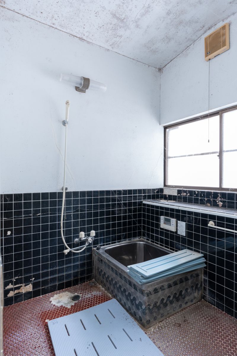 1980s wood house on a large plot in Yamagata
