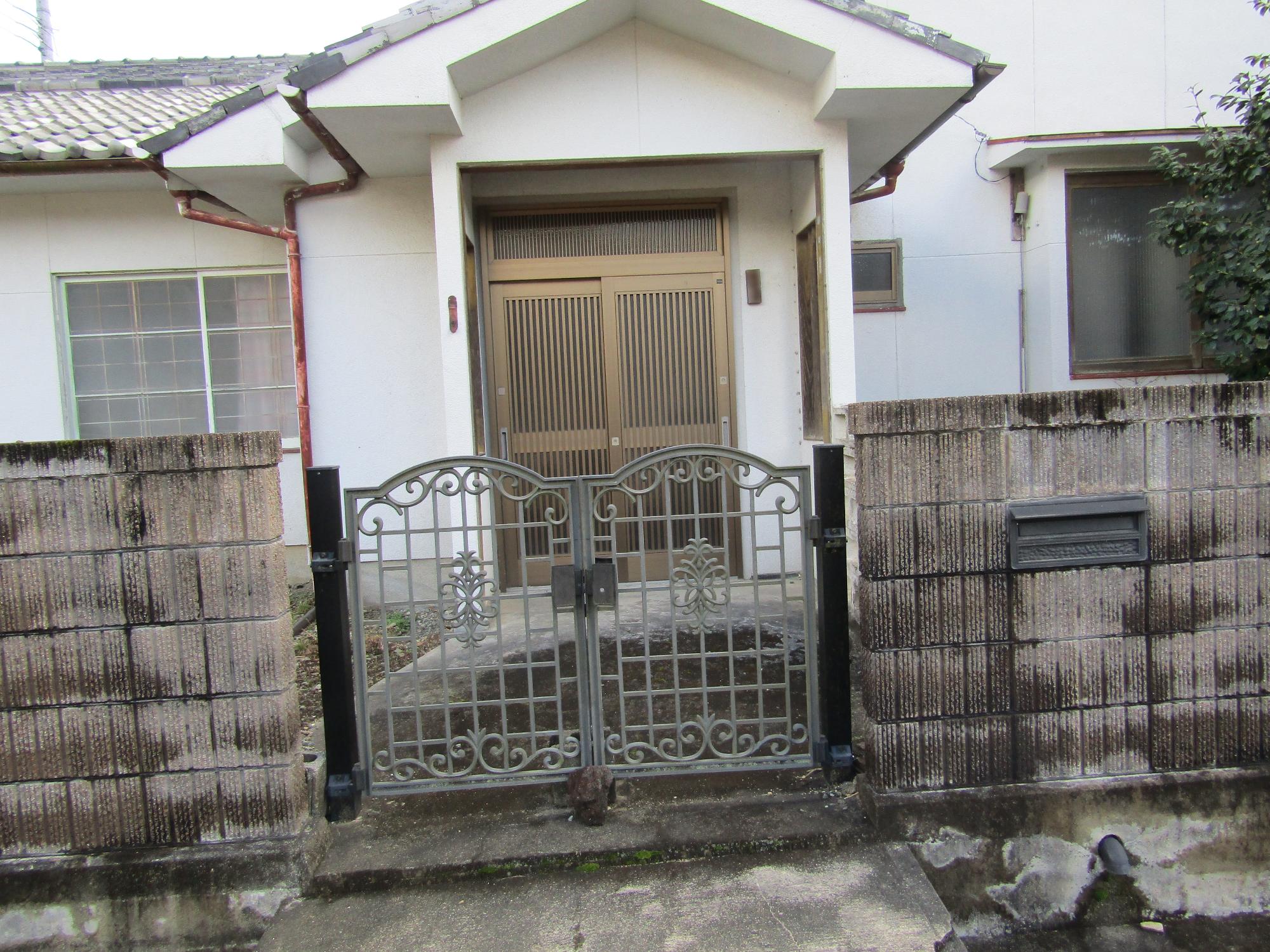 Under Negotiation: A-120 Property near elementary school in town center