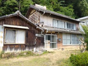 1920s wood house, 15-min walk to station, Ehime