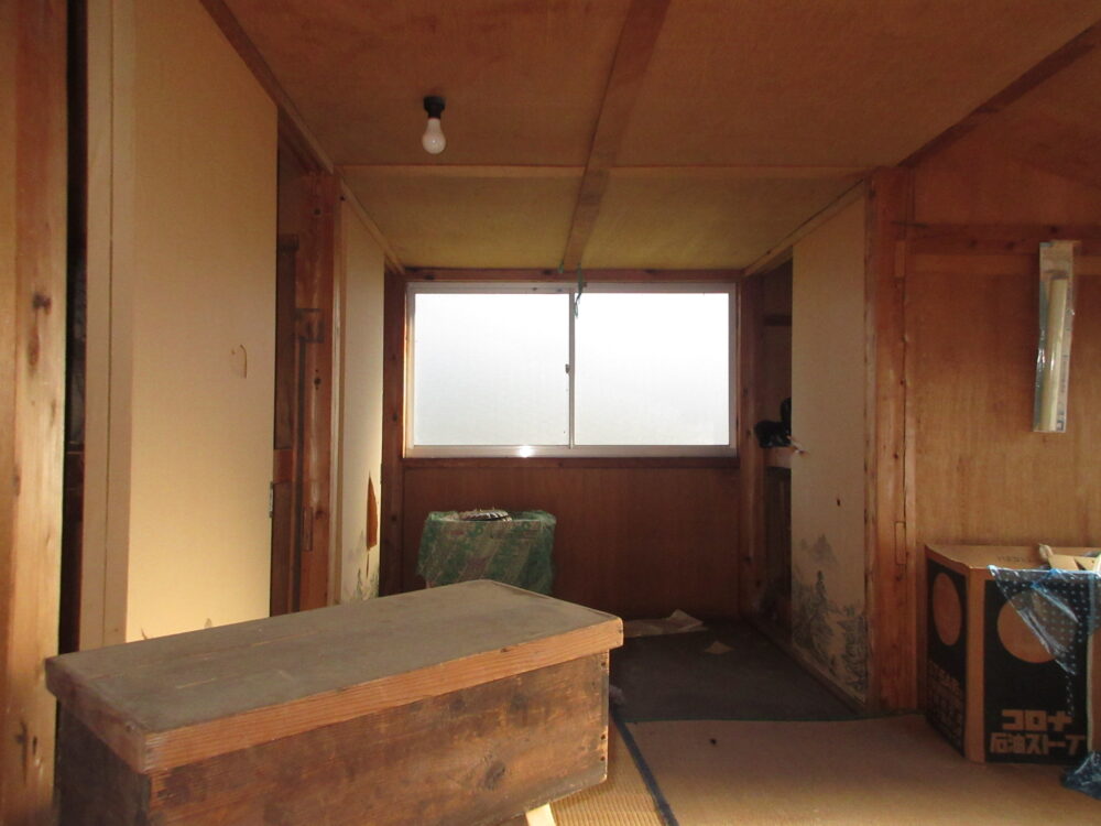 1940s wood house on a large plot in Iwate