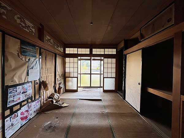 1970s wood house, 12-min walk to station, Iwate