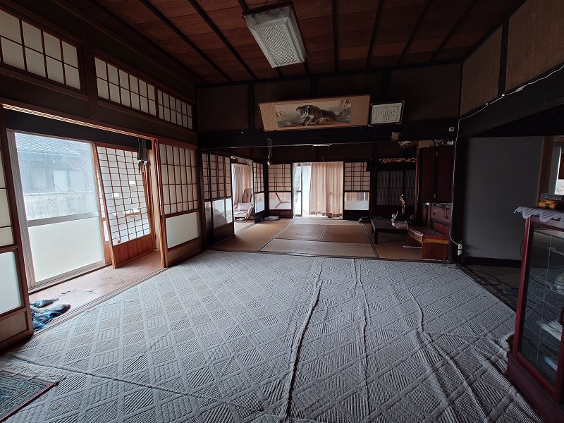 1890s wood house on a large plot in Tottori