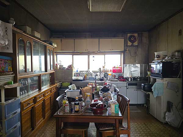 1980s wood house on a large plot in Iwate