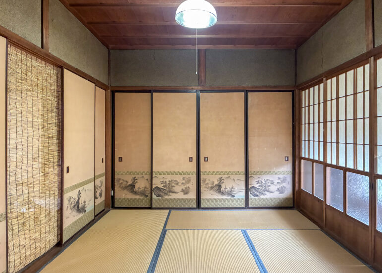 1960s wood house on a large plot in Matsusaka Kahada