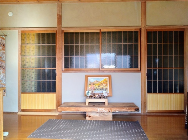 1990s wood house on a large plot in Yamanashi