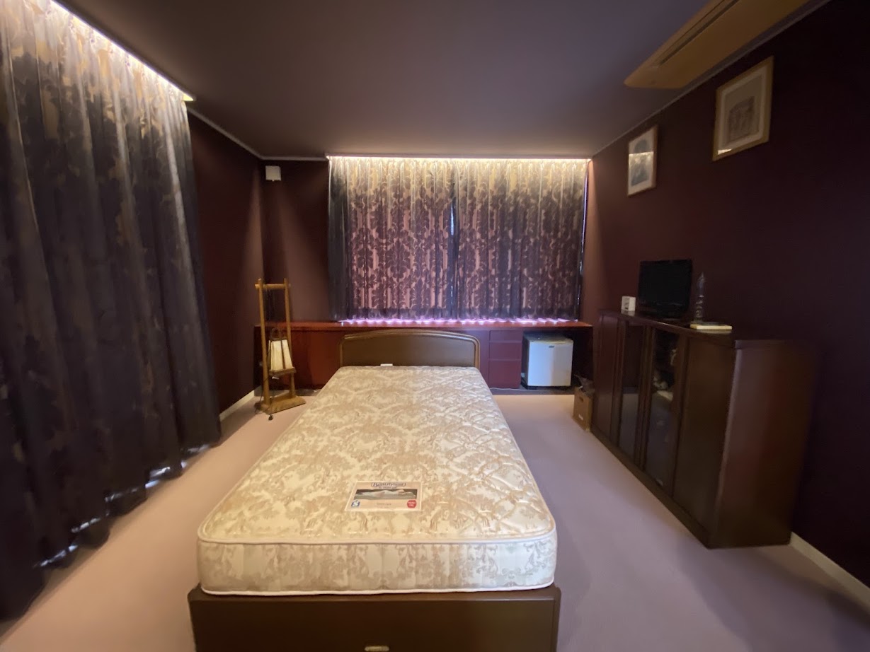 2000s concrete house, 8-min walk to station, Toyama