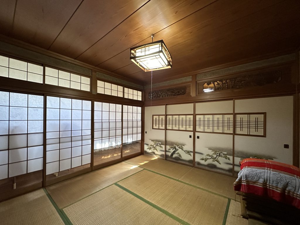 1970s wood house, 13-min walk to station, Fukui