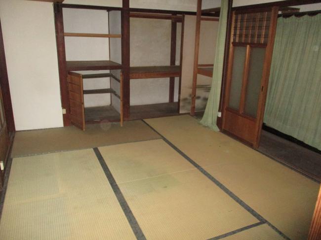 1950s wood house, 15-min walk to station, Okayama