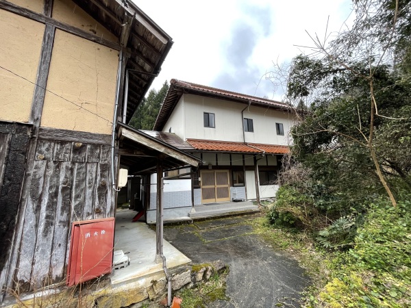 1930s wood house on a large plot in Tottori