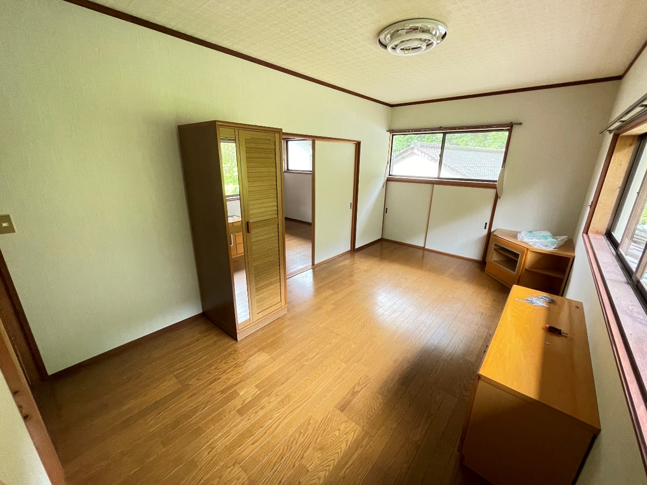1990s wood house with outbuildings in Tottori