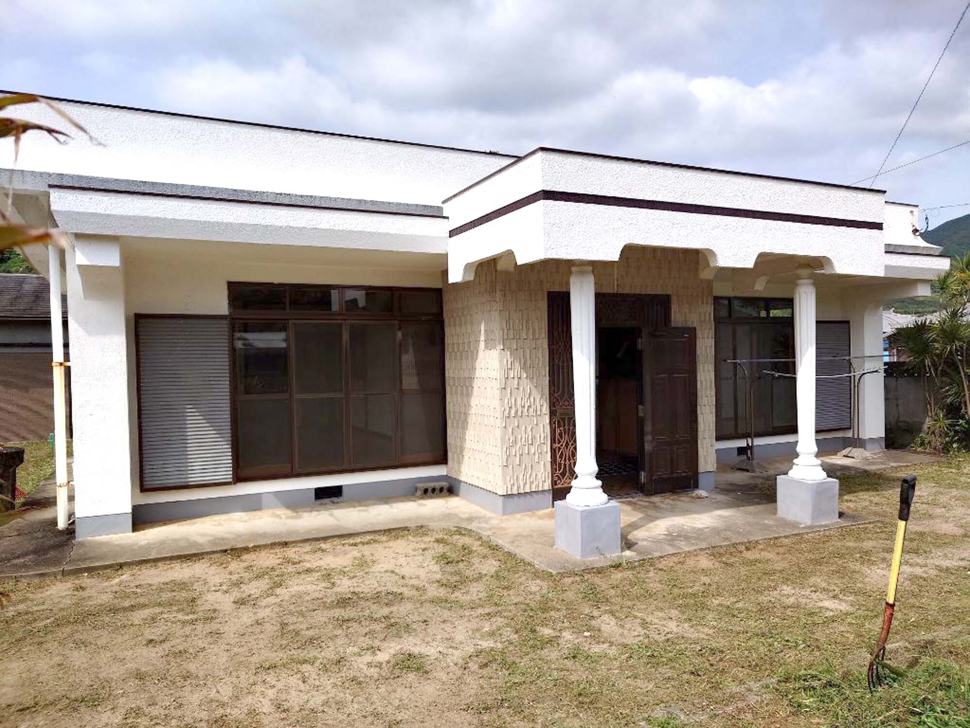 Concrete house near the coast in Matsubara, Amagi