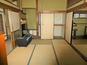 1930s wood house, 1-min walk to station, Shimane