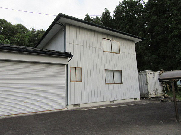 1990s wood house on a large plot in Iwate