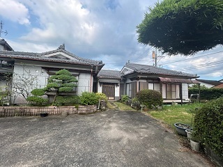 1980s house on a large plot in Sueyoshi, Soo