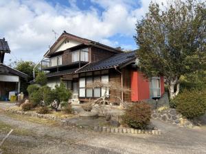 1970s wood house on a large plot in Niigata