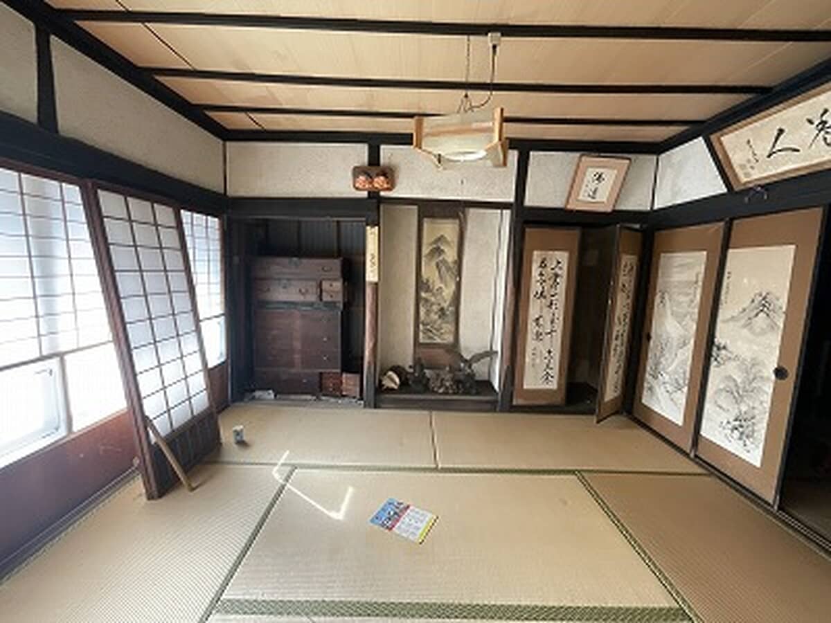 1970s wood house on a large plot in Hiroshima
