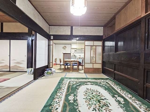 Wood house with storehouses in Shimane