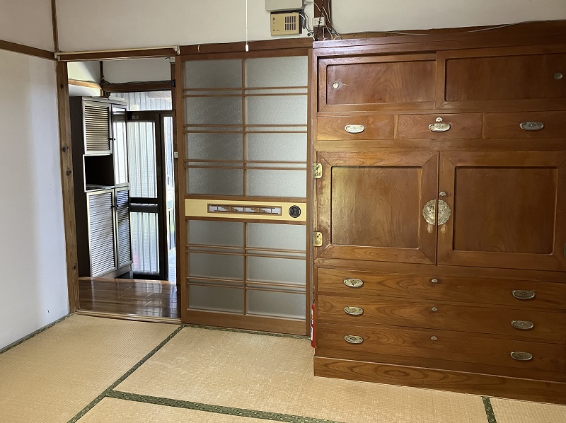 1960s wood house, 11-min walk to station, Tottori