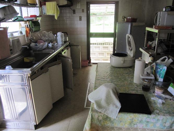 1980s wood house on a large plot in Togo, Satsumasendai