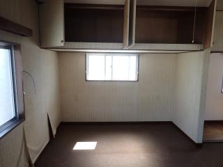 1970s concrete house, 1-min walk to station, Oita