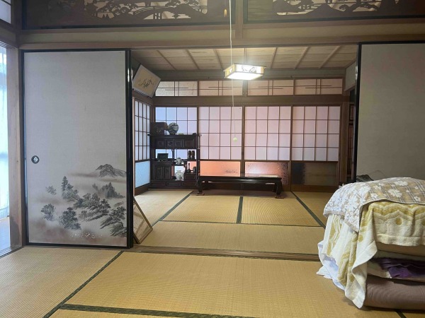 1970s wood house on a large plot in Tottori