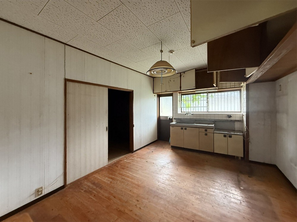1980s wood house near the coast in Ibusuki, Kagoshima