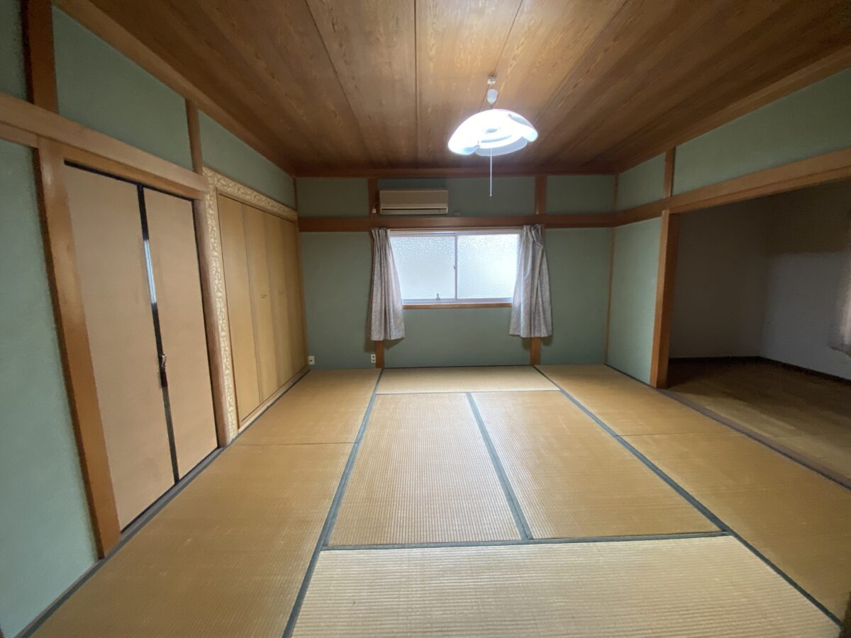 Wood house on a large plot in Hyogo