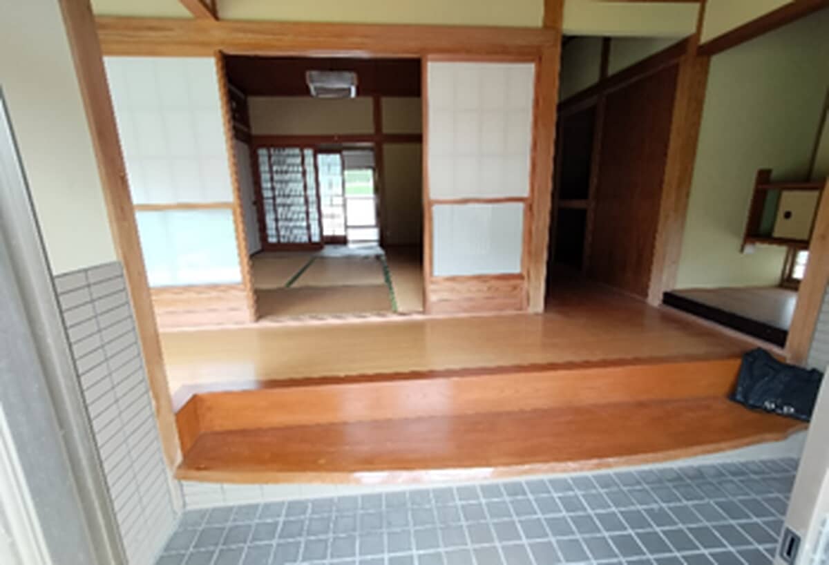 1990s wood house in Hiroshima