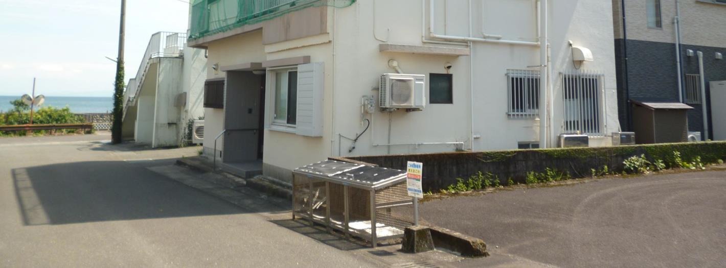 1960s concrete house in Hamada, Ichikikushikino