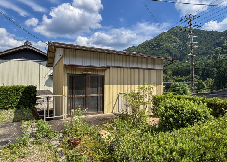 Wood house in Matsusaka Kahada