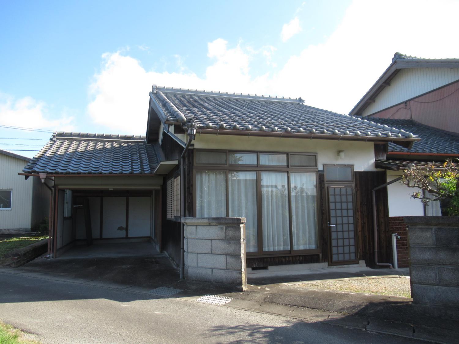 Old farmhouse with many rooms near elementary and middle schools [Property #538]