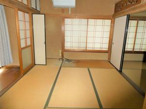1970s wood house, 8-min walk to station, Shimane