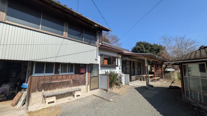 1960s wood house on a large plot in Hioki, Kagoshima