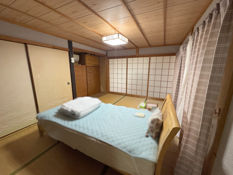 1970s wood house on a large plot in Hyogo