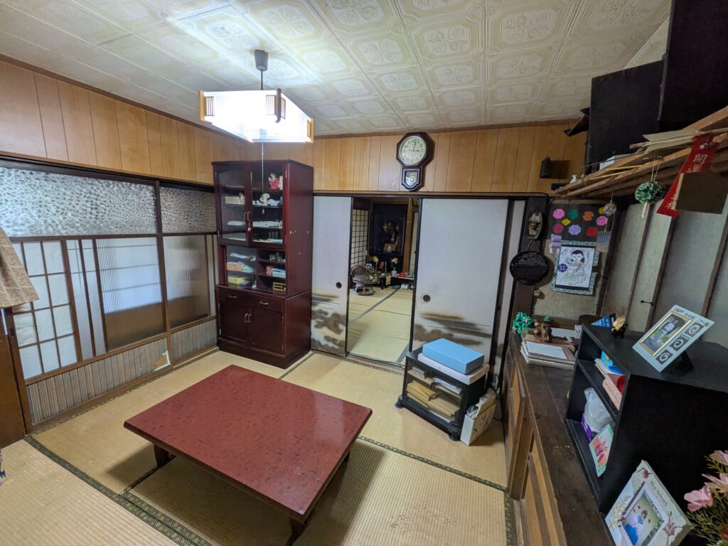 1960s wood house on a large plot in Nara