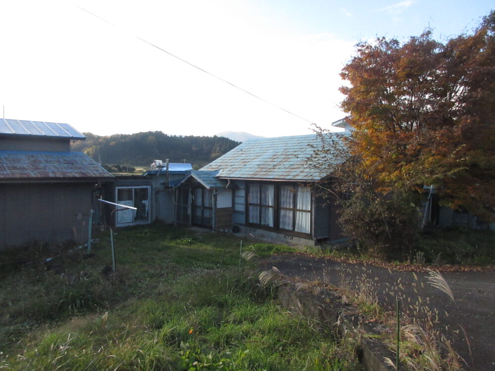 1940s wood house on a large plot in Iwate