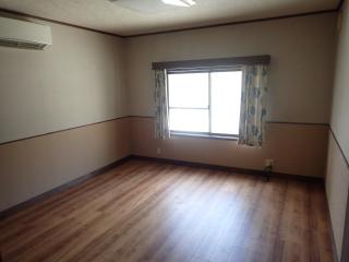 1970s concrete house, 1-min walk to station, Oita
