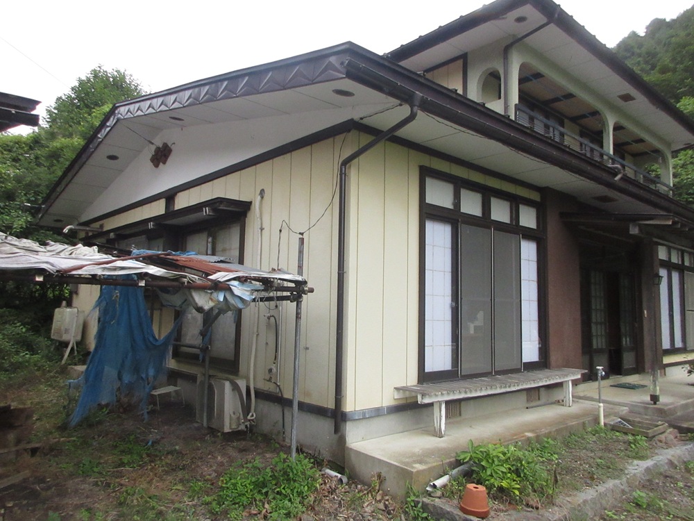 1980s wood house, 12-min walk to station, Iwate