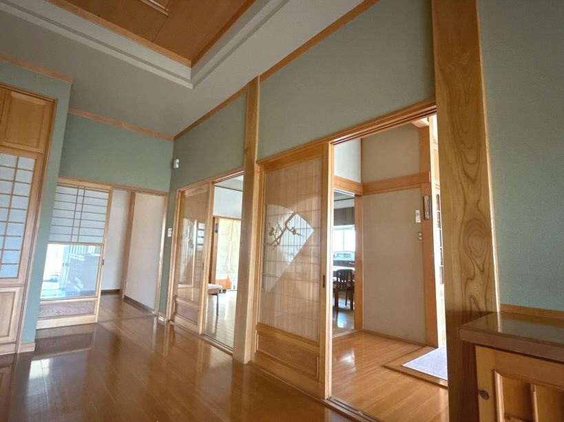 1990s wood house on a large plot in Aomori