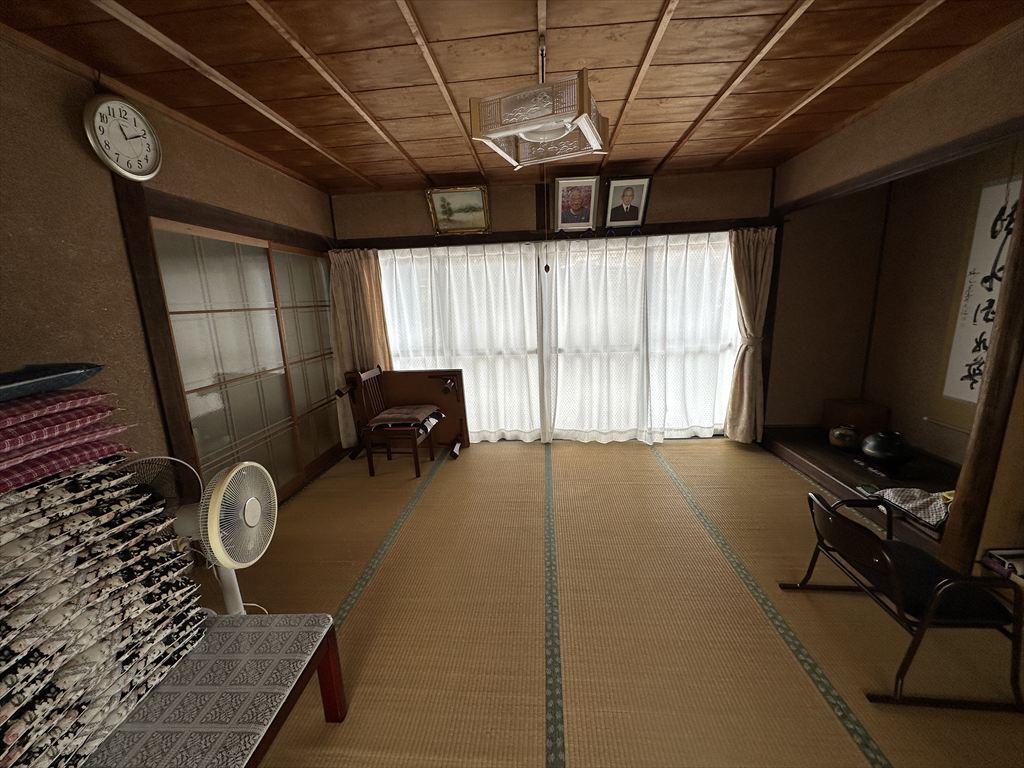 1970s wood house, 10-min walk to station, Gifu